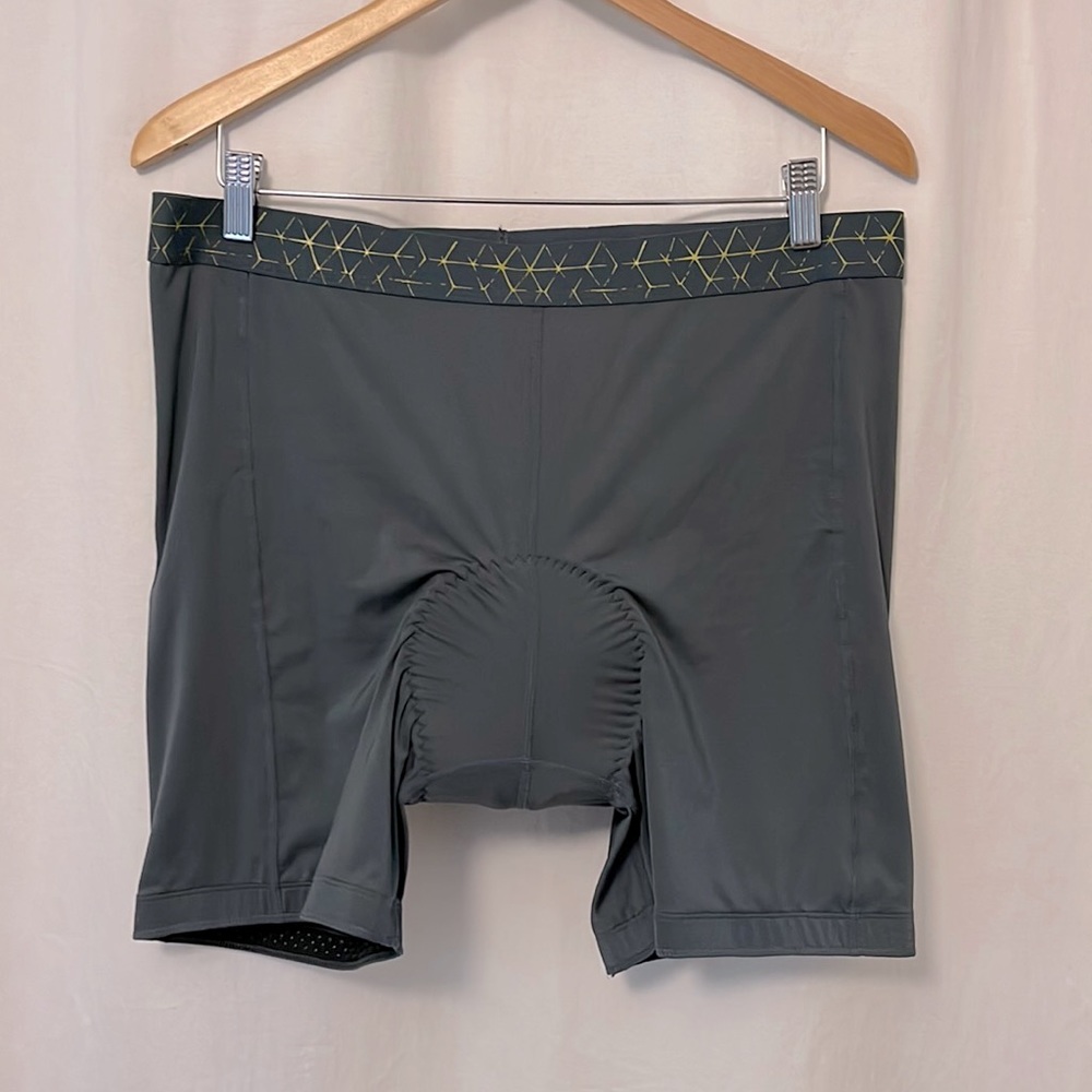 Mountain Equipment Co-op Men’s base layer padded bike shorts. Size XL